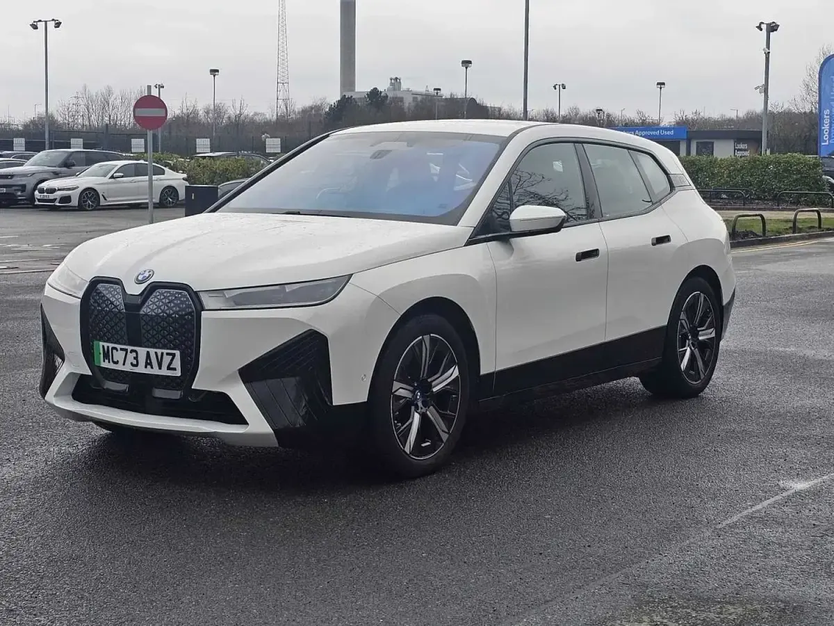 Usado BMW iX M Sport 239 kW (326 CV) 2023 Blanco SUV