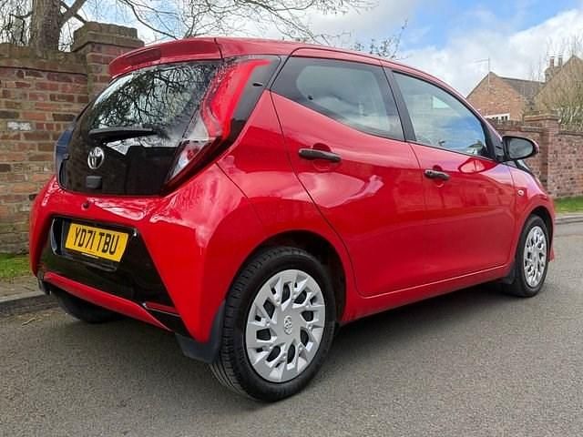 Used Toyota Aygo X-play 71 HP (52 kW) 2021 Hatchback