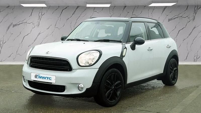 Used Mini Cooper D 112 HP (82 kW) 2015 White Hatchback