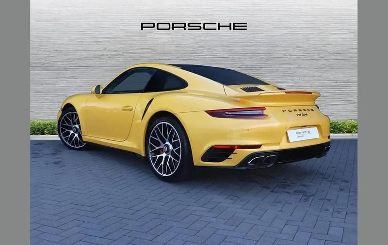 Used Porsche 911 532 HP (391 kW) 2018 Yellow Coupe