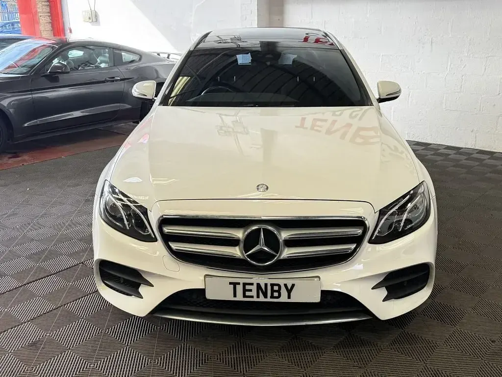 Gebraucht Mercedes E220 AMG Line Premium 2017 Weiß Kombi
