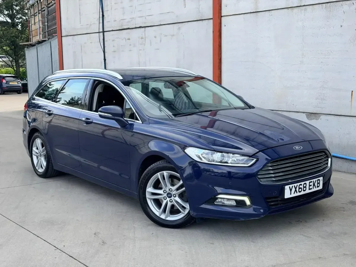 Usado Ford Mondeo Zetec 160 CV (117 kW) 2018 Azul Familiar