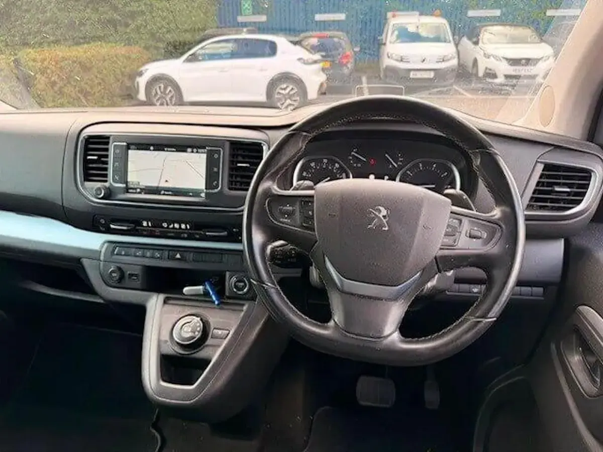Used Peugeot Traveller Allure 175 HP (128 kW) 2019 Red MPV