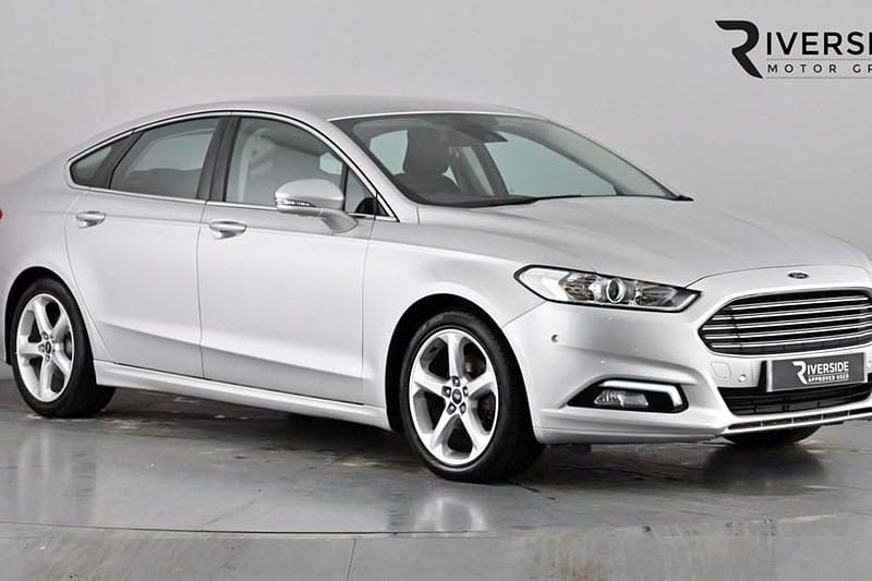 Used Ford Mondeo Titanium 180 HP (132 kW) 2017 Silver Hatchback