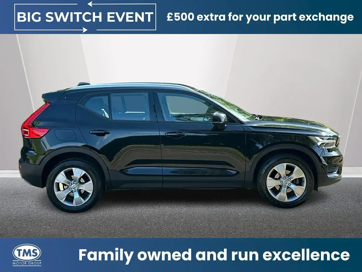 Usado Volvo XC40 Momentum 163 HP (119 kW) 2022 Preto SUV
