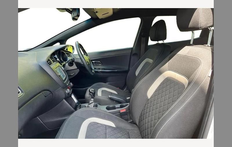 Used Kia Ceed GT-Line 134 HP (98 kW) 2018 White Hatchback