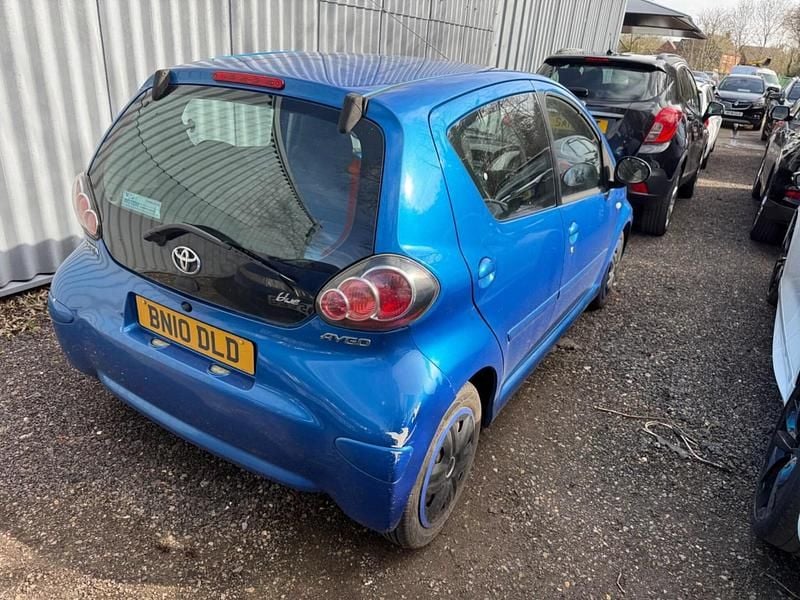 Used Toyota Aygo 67 HP (49 kW) 2010 Blue Hatchback
