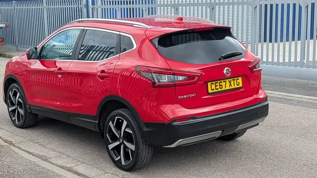 Used Nissan Qashqai Tekna 110 HP (80 kW) 2017 Red SUV