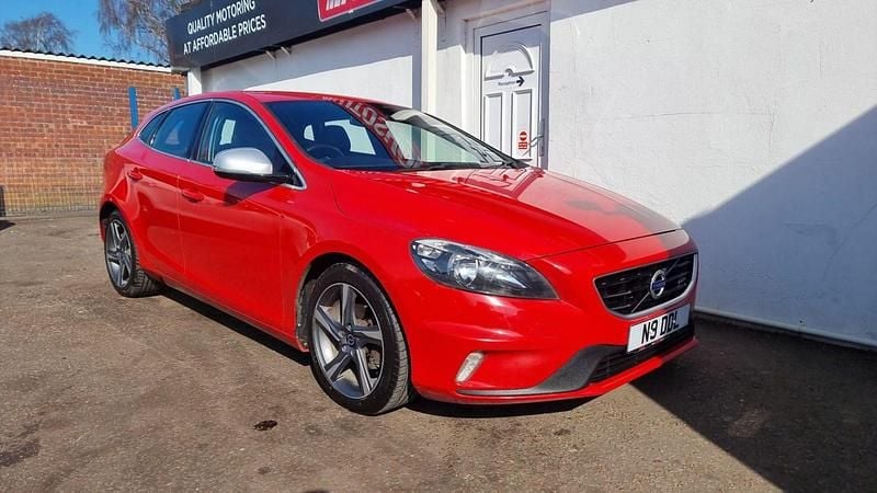 Red Used 2014 Volvo V40 R-Design Estate | £5,995 (Fair price) - Image 1/4