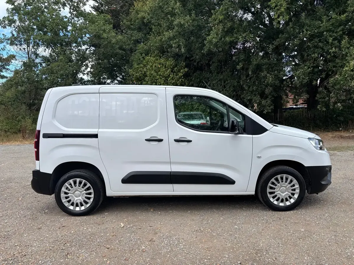Used Toyota Proace 120 HP (88 kW) 2023 White MPV
