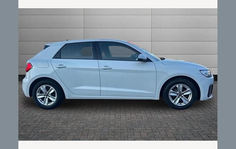 Used Audi A1 Design 95 HP (69 kW) 2021 White SUV