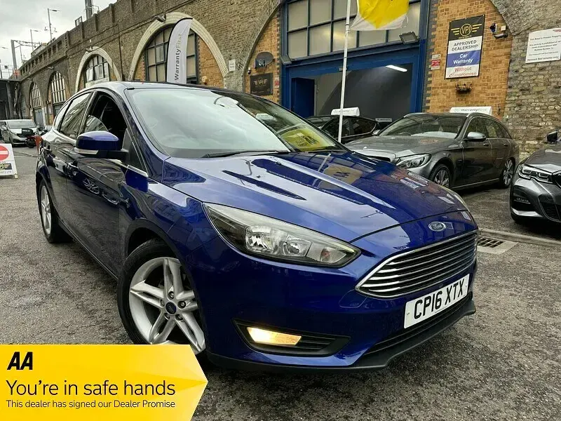 Used Ford Focus Zetec 125 HP (91 kW) 2016 Blue Hatchback