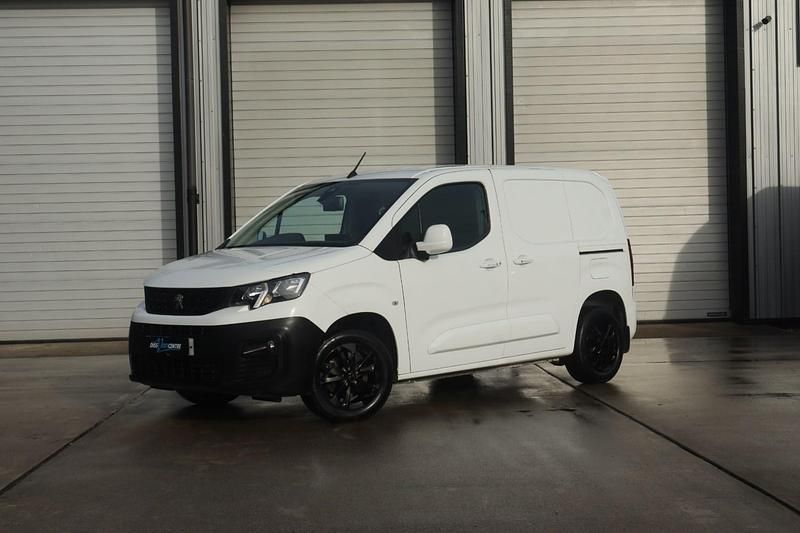 Used Peugeot Partner 110 HP (80 kW) 2020 White MPV