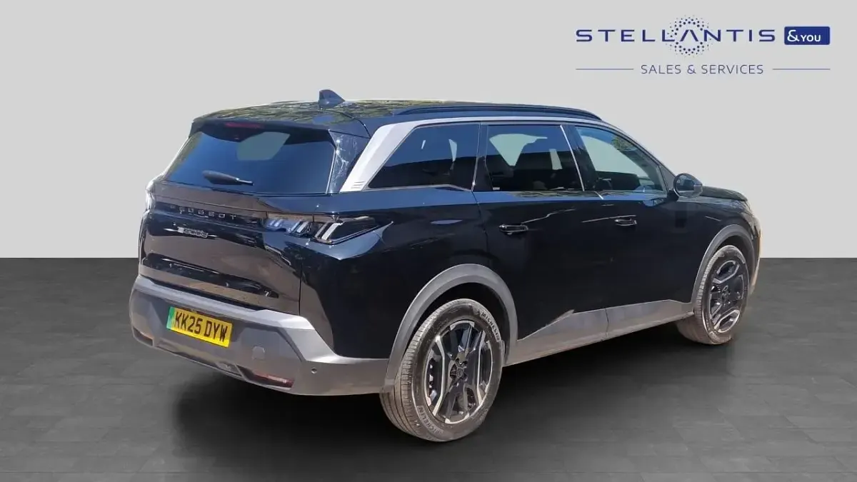 Used Peugeot e-5008 Allure 152 kW (207 HP) 2025 Black SUV