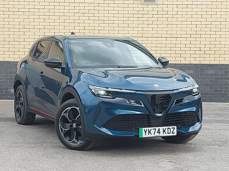 Green Used 2024 Alfa Romeo Junior Edizione Speciale Hatchback | £29,998 - Image 1/4