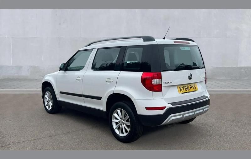 Used Skoda Yeti Outdoor 108 HP (79 kW) 2016 White SUV