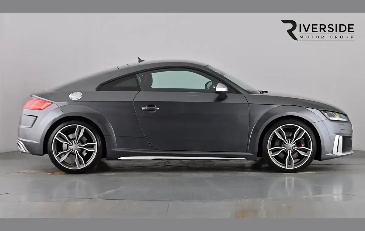Begagnad Audi TTS Design 315 HK (231 kW) 2022 Grå Sportkupé