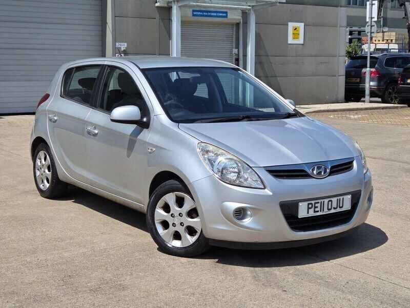 Silver Used 2011 Hyundai i20 Comfort Hatchback | £4,960 (Fair price) - Image 1/4