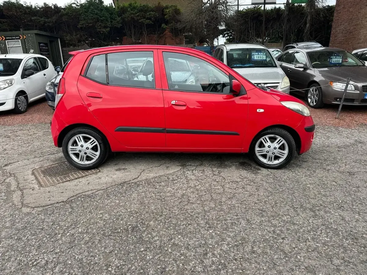 Used Hyundai i10 Style 77 HP (56 kW) 2009 Red Hatchback