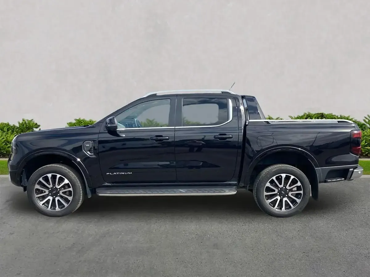 Used Ford Ranger Platinum 240 HP (176 kW) 2024 Black Pickup