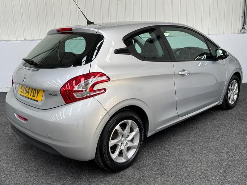Used Peugeot 208 Active 68 HP (50 kW) 2014 Silver Hatchback