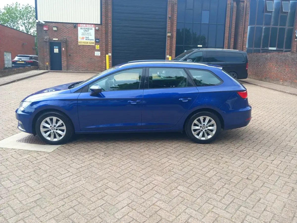 Used Seat Leon ST SE Technology 115 HP (84 kW) 2017 Blue Estate