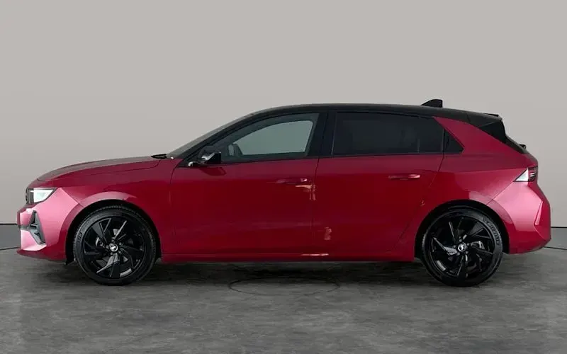 Used Vauxhall Astra 131 HP (96 kW) 2024 Red Hatchback