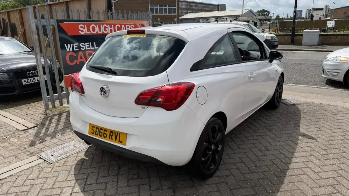 Begagnad Vauxhall Corsa SRi 75 HK (55 kW) 2016 Vit Halvkombi