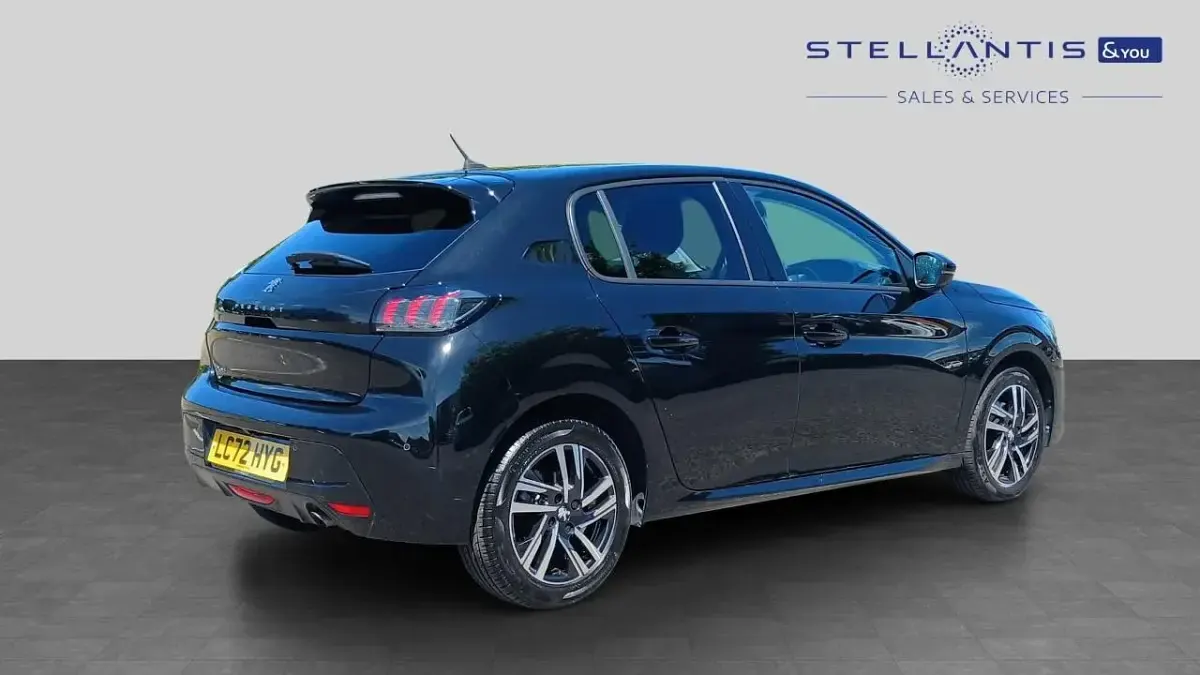 Used Peugeot 208 Allure+ 99 HP (72 kW) 2022 Black Hatchback