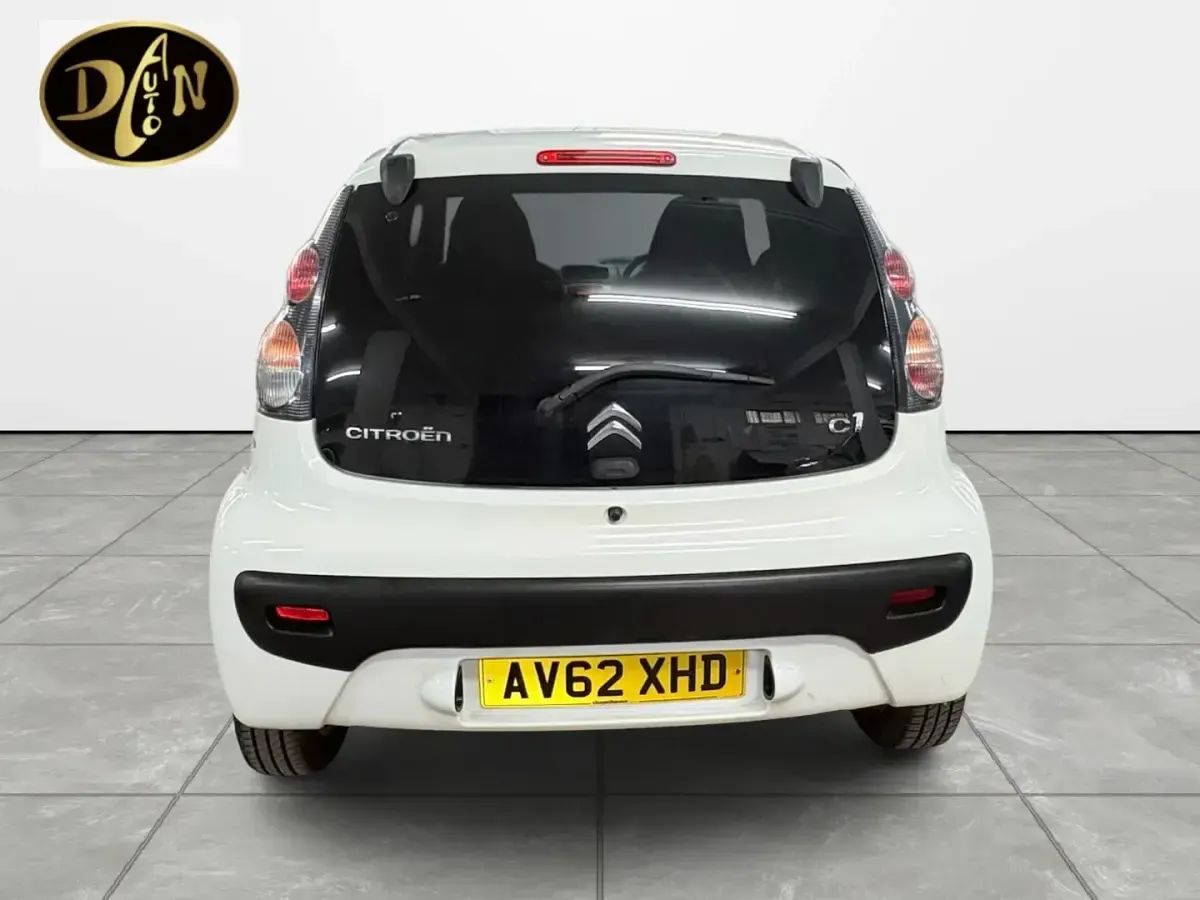 Used Citroën C1 VTR Sport 68 HP (50 kW) 2013 White Hatchback