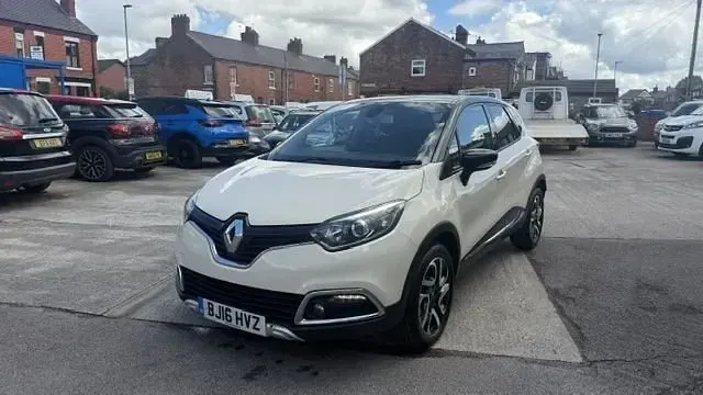 Used Renault Captur Signature 110 HP (80 kW) 2016 White SUV