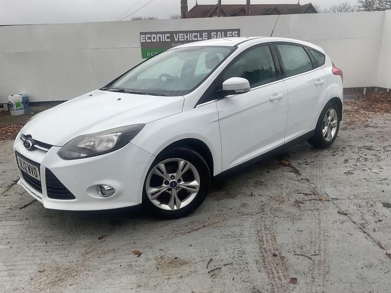Used Ford Focus Zetec 2012 White Hatchback