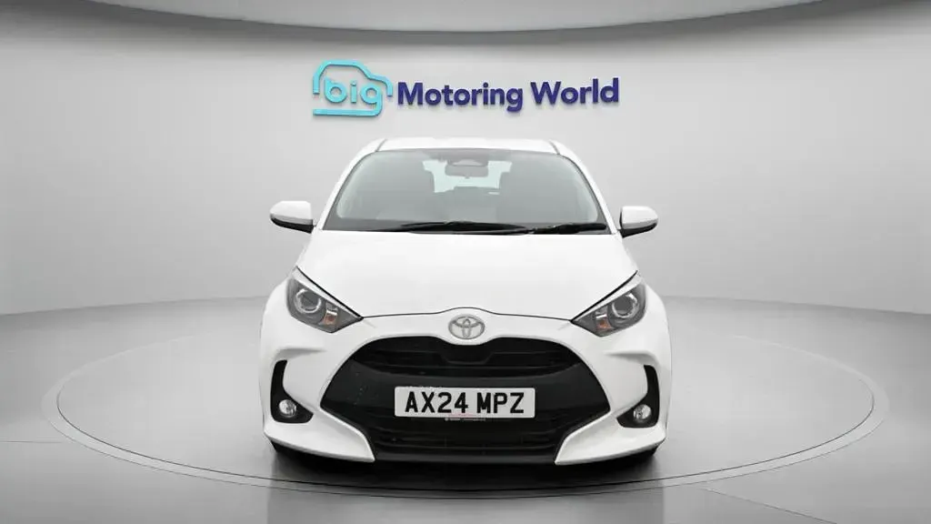 Used Toyota Yaris 116 HP (85 kW) 2024 White Hatchback