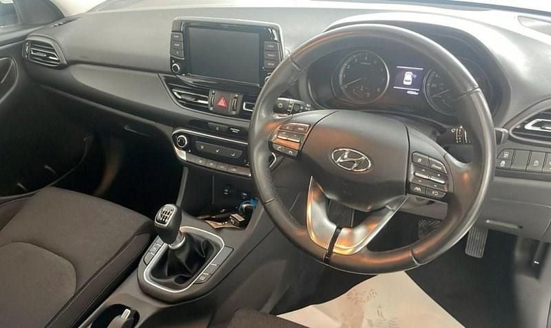 Used Hyundai i30 SE 2022 White Estate