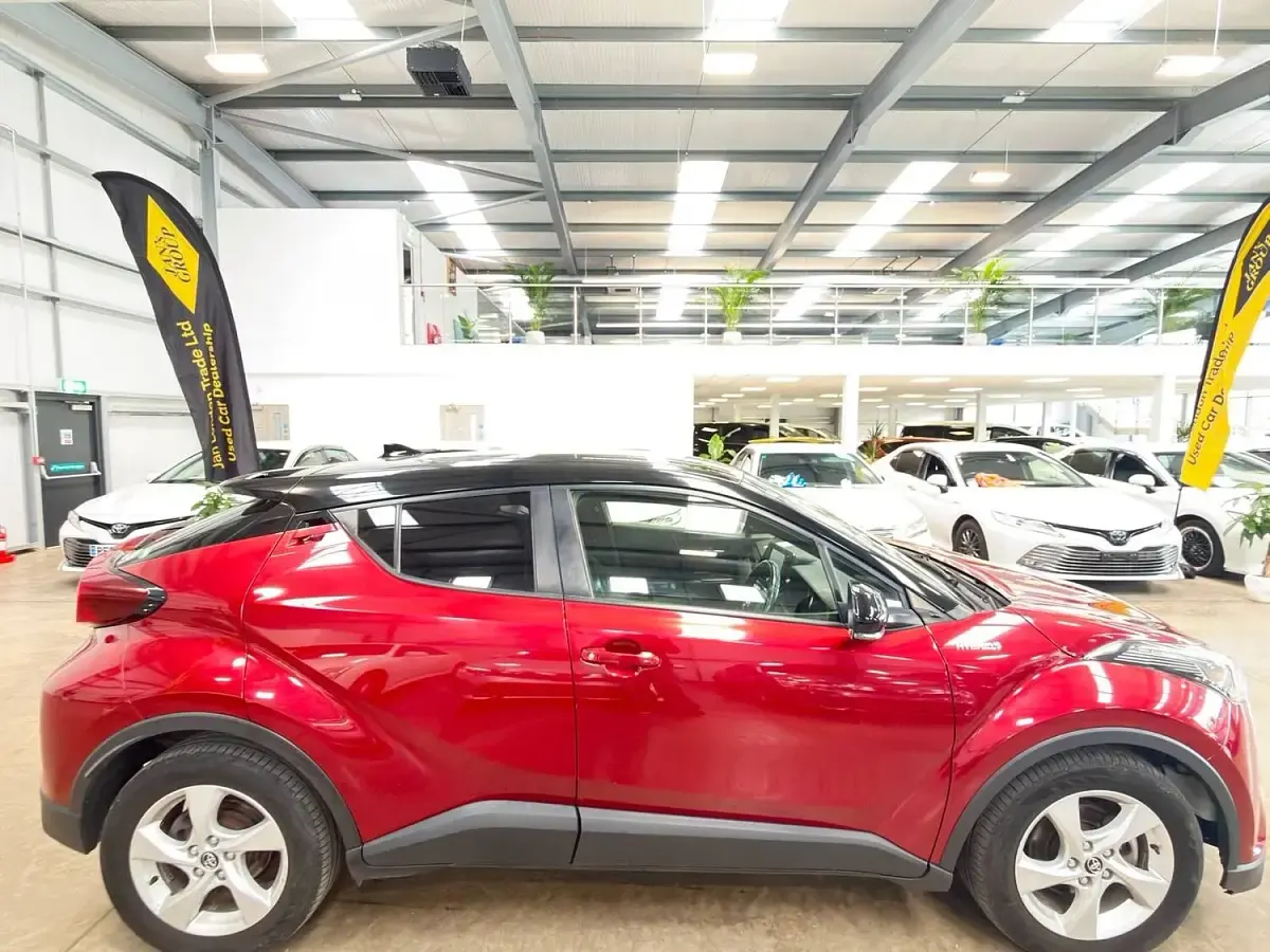 Used Toyota C-HR 140 HP (102 kW) 2026 Red SUV