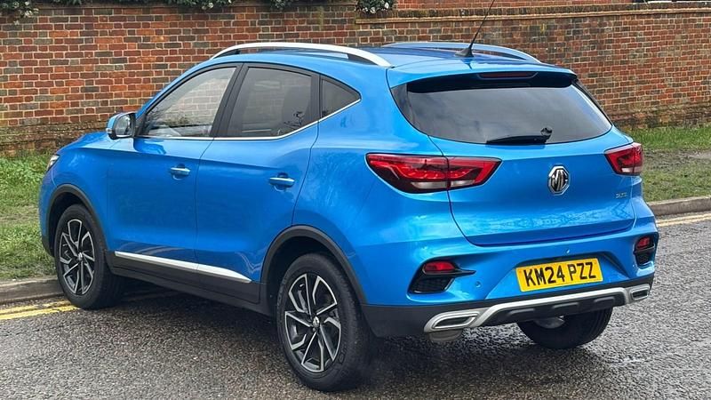 Used MG ZS Exclusive 109 HP (80 kW) 2024 Blue Hatchback