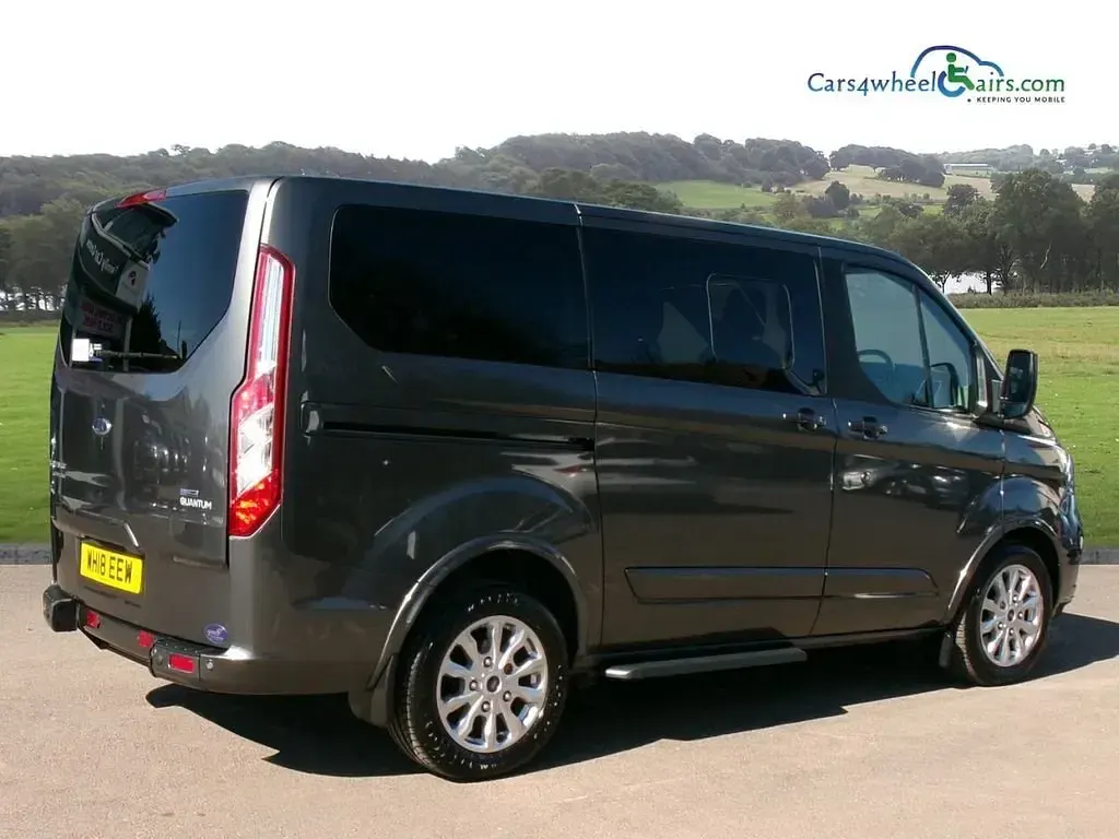 Usado Ford Tourneo Titanium 130 HP (95 kW) 2018 Cinzento Monovolume