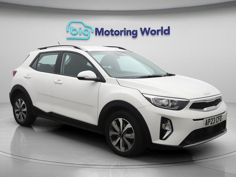 White Used 2023 Kia Stonic 2 SUV | £13,799 (Good price) - Image 1/4