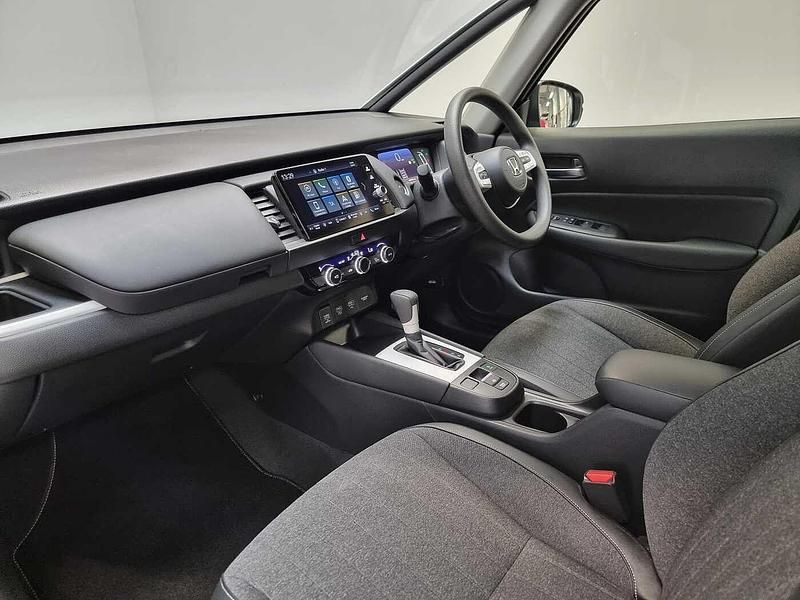 Used Honda Jazz Hybrid 109 HP (80 kW) 2021 White Hatchback