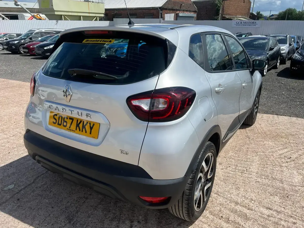 Used Renault Captur Dynamique 90 HP (66 kW) 2017 Silver SUV