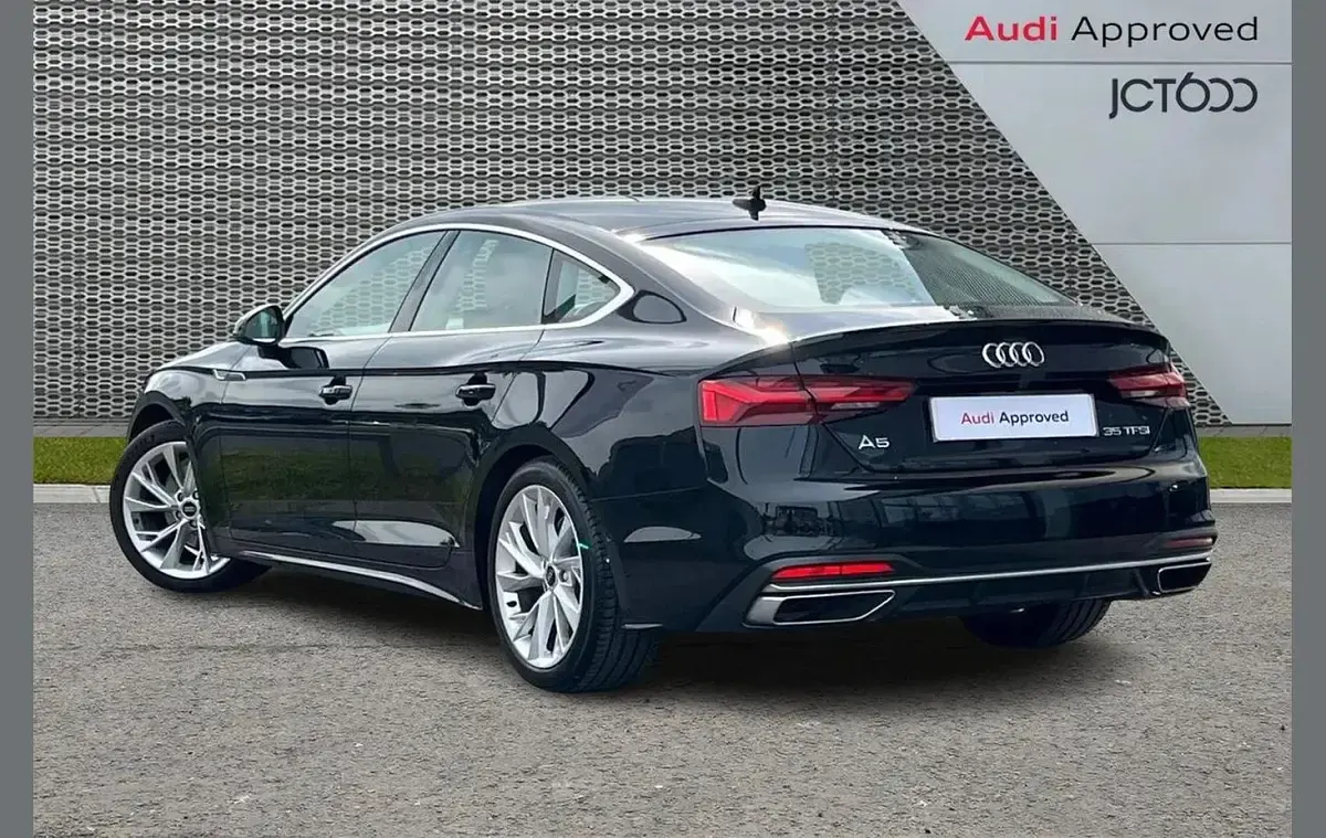 Używany Audi A5 Sport 147 KM (108 kW) 2024 Czarny Hatchback
