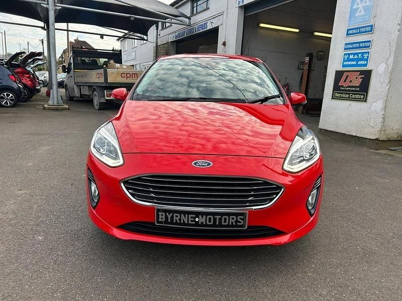 Used Ford Fiesta Titanium 125 HP (91 kW) 2018 Red Hatchback