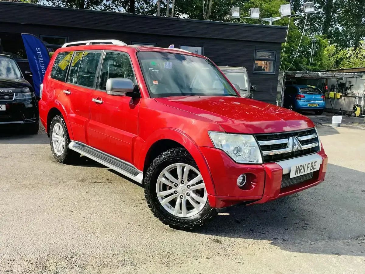 Used Mitsubishi Shogun Edition 197 HP (144 kW) 2011 Red SUV