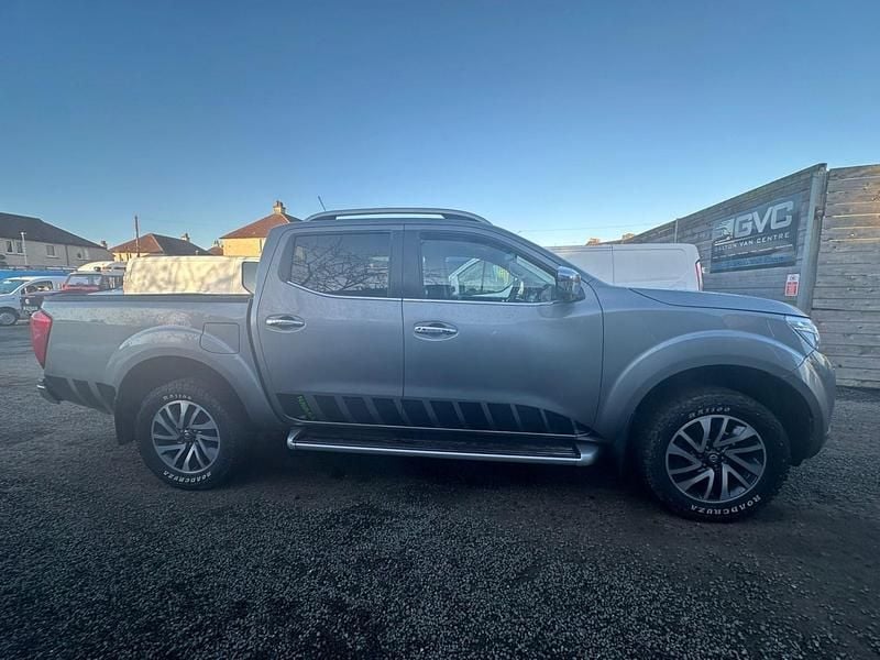 Used Nissan Navara Tekna 190 HP (139 kW) 2017 Grey Pickup