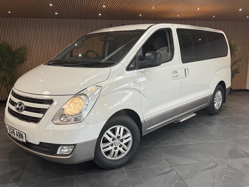 White Used 2016 Hyundai I800 SE MPV | £8,990 (Fair price) - Image 1/3