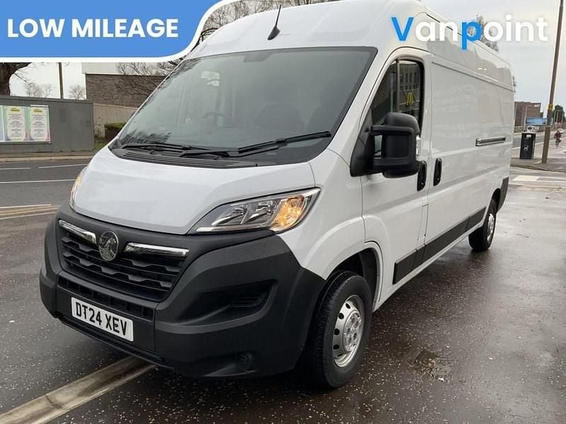 Used Vauxhall Movano S 140 HP (102 kW) 2024 White MPV