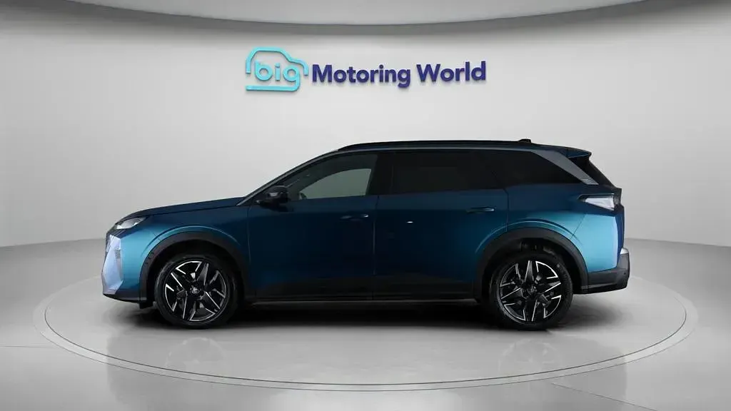 Used Peugeot 5008 Allure 136 HP (100 kW) 2025 Blue SUV