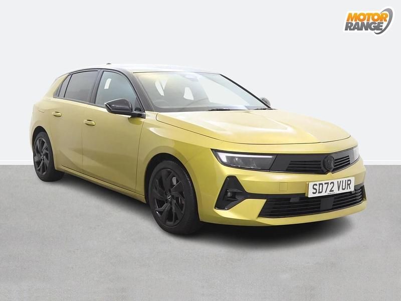 Second-hand Vauxhall Astra GS Line 2022 Galben Hatchback