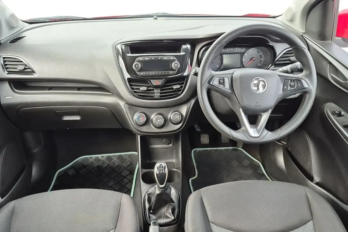 Second-hand Vauxhall Viva 75 CP (55 kW) 2016 Roșu Hatchback