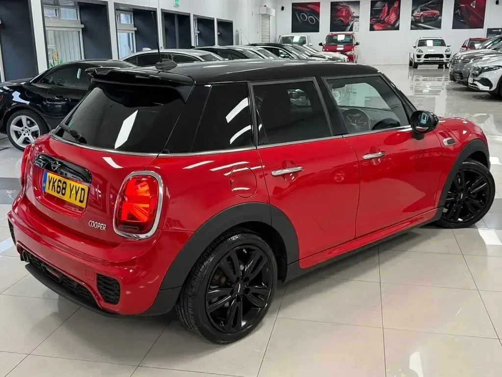 Używany Mini Cooper Hatch 136 KM (100 kW) 2018 Czerwony Hatchback